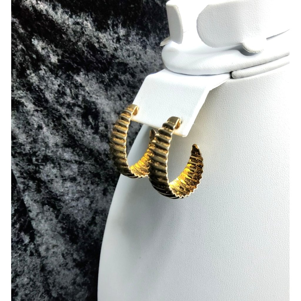 Vintage Gold Tone Ribbed Design Hoop Push Back Earrings